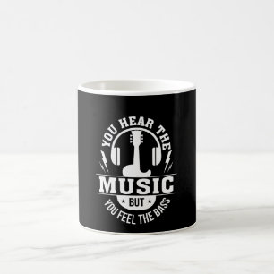 Hör spelare för elbasen för kaffemugg