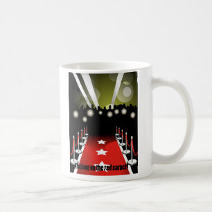 Höra hemma på det rött mattar kaffemugg