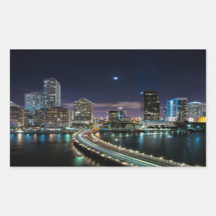 Horisont av den Miami staden med överbryggar på Rektangulärt Klistermärke