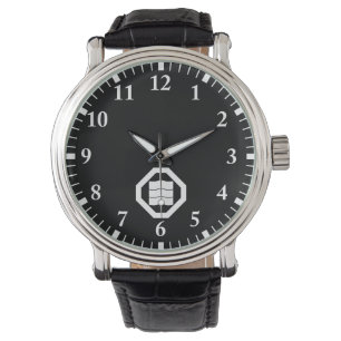 Hörn med avfasning gungar tre gånger armbandsur