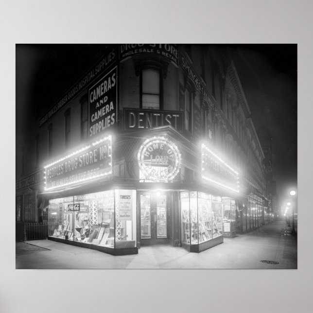 Hörnlager på natten, 1920. Vintage Photo Poster (Framsidan)