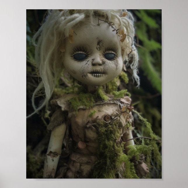Horror Creepy Doll i skogen Poster (Framsidan)