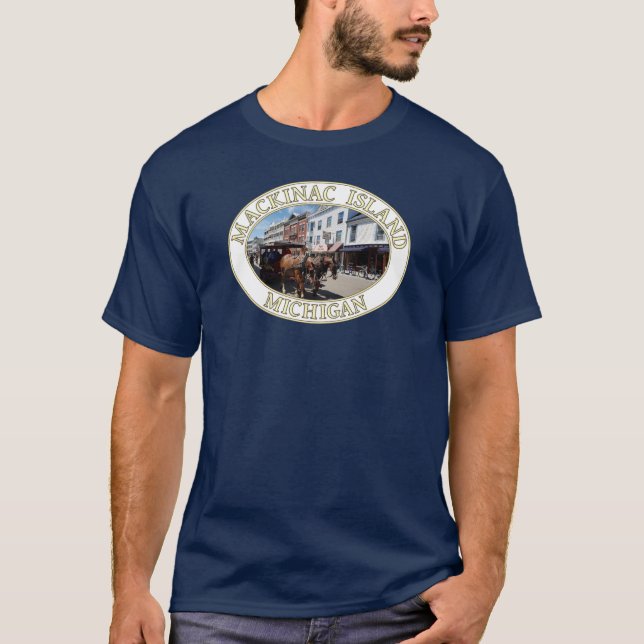 Horse and Carriage in Downtown Mackinac Island, MI T Shirt (Framsida)