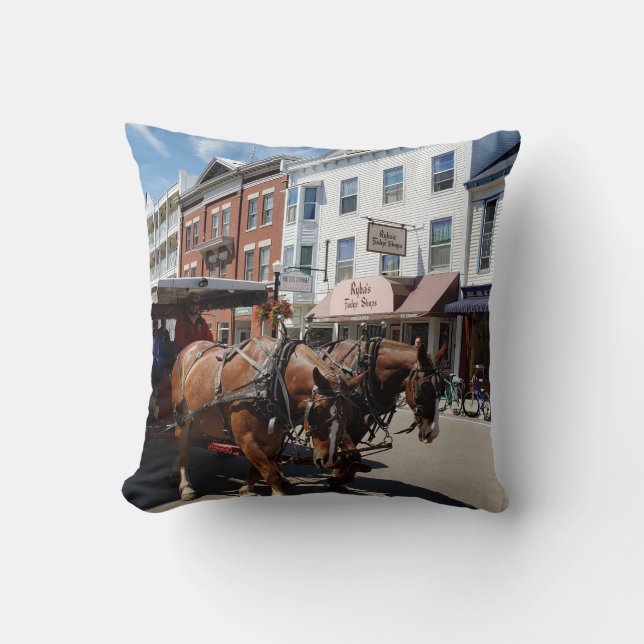 Horse & Carriage on Mackinac Island, Michigan Kudde (Framsida)