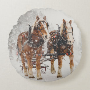 Horse Drawn Sleigh-julscenen Rund Kudde