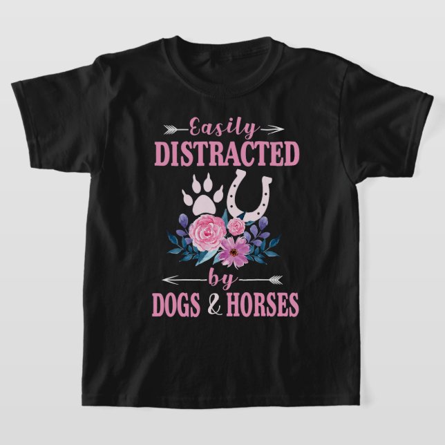 Horse Easily Distrated by Hundar and Horses Funny  T Shirt (Laydown)
