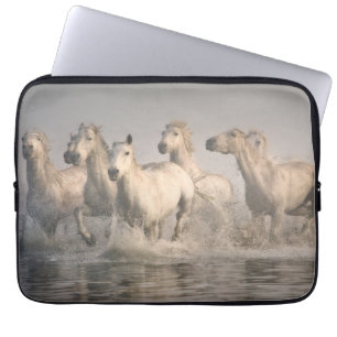 Horse Galloping i Medelhavet Vatten Laptop Fodral