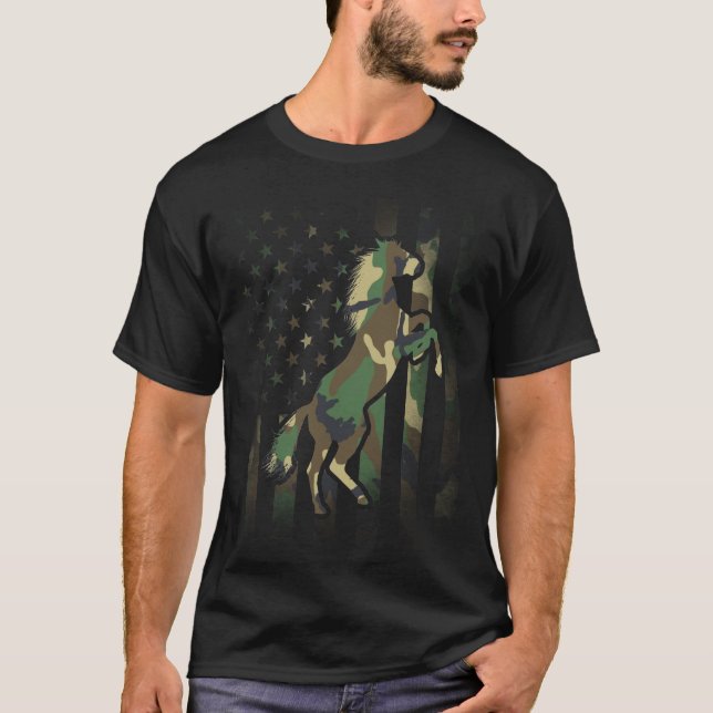 Horse Gift Camo American Flagga USA Milit T-Shirt (Framsida)