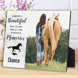 Horse Loss Photo Keepsak - Horse Memorial<br><div class="desc">Firar din bästa vän med en minnesplatta för anpassningsbar häst. Den här fotoplaketten är en perfekt som du själv, familj eller vänner får för att hedra de älskade. Vi hoppas att din fotominnesplatta kommer att ge dig glädje, fred och lycklig minnen. "Var än en vacker själ har funnits, så finns...</div>