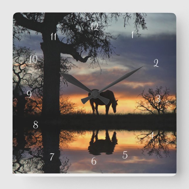Horse Oak Träd och Reflection in Pond Fyrkantig Klocka (Framsida)