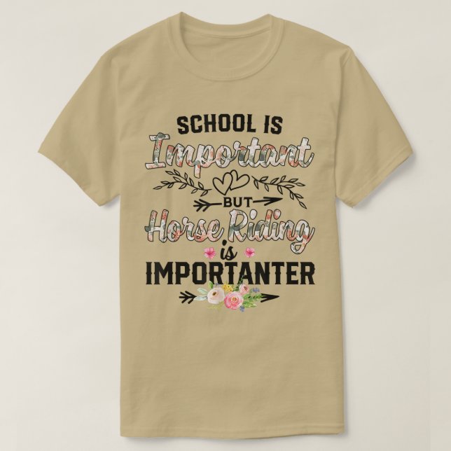 HorseSchool är viktigt, men hästhälsning är viktig T Shirt (Design framsida)