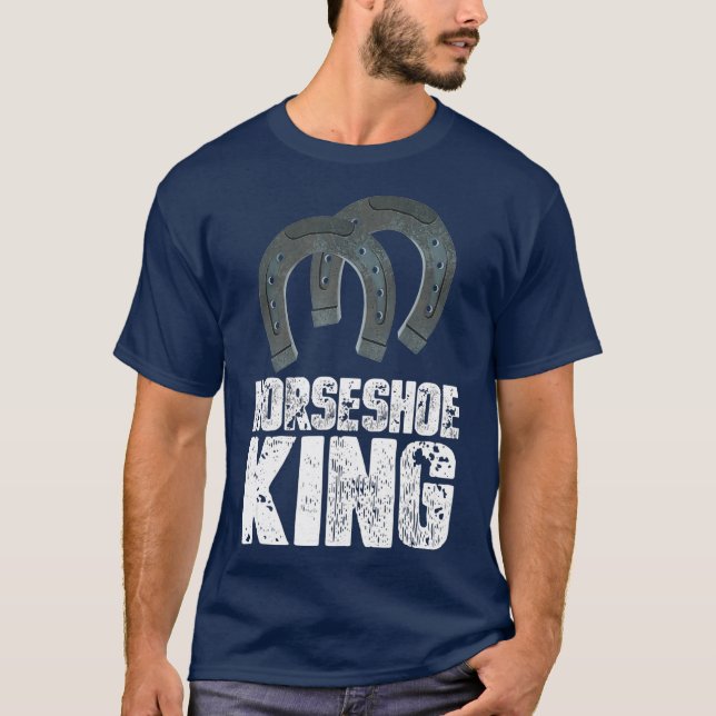 Horseshoe Kung Pitching Game Tournament T Shirt (Framsida)