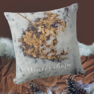 Hortensia-blomman på snö kudde