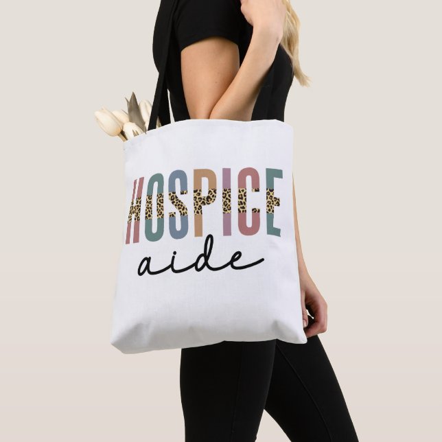 Hospice Aide | Hospice Nursing | Hospice Care Tygkasse (Närbild)