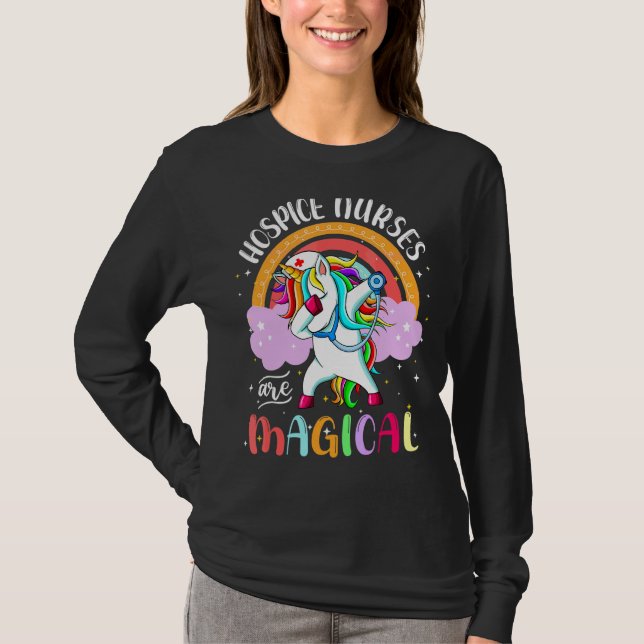 Hospice Nurse Rn Nursing Magic Unicorn Rainbow T Shirt (Framsida)