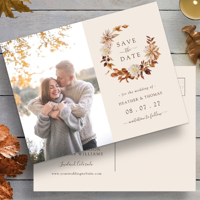 Höst Akvarell Krans Bröllopsfoto Save The Date Meddelande Vykort (Fall Watercolor Wreath Wedding Photo Save The Date Announcement Postcard by Painted Paperie
)
