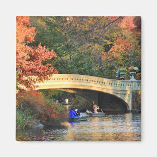 Höst i Central Park: Platt halmhatt vid pilbågen Magnet