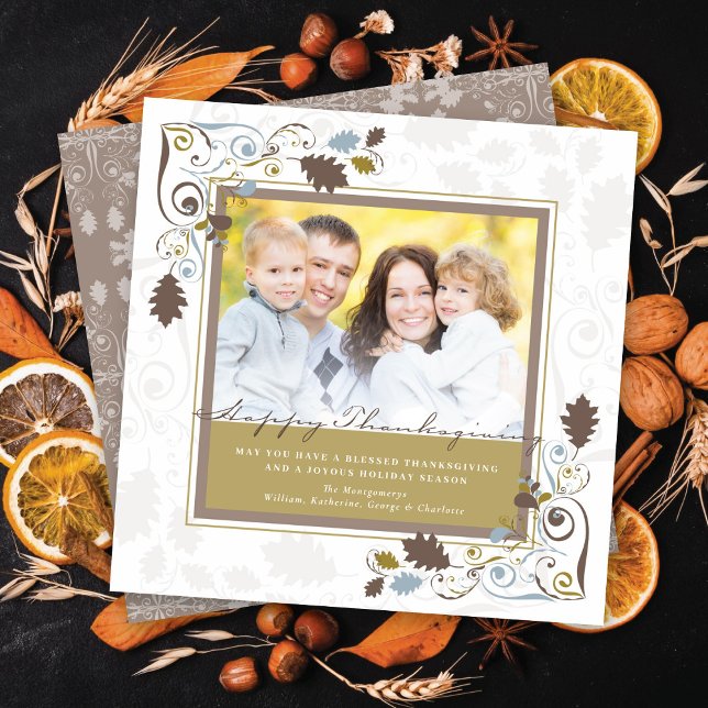 Höst löv & Elegant Swirls Thanksgiving Photo Julkort (Autumn Fall Leaves With Vintage Brown Decorative Swirls Thanksgiving Photo Holiday Card @ fat_fa_tin)