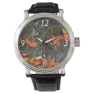 Höst löv i vattenfall I höstfoto Armbandsur