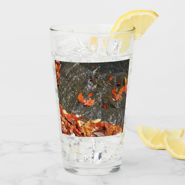 Höst löv i vattenfall I höstfoto Glaskopp (Bakside Is)