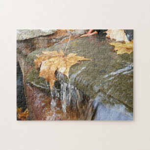 Höst löv i vattenfall II Höstfoto Pussel