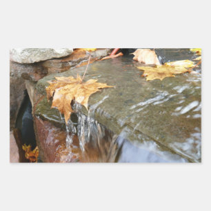 Höst löv i vattenfall II Höstfoto Rektangulärt Klistermärke
