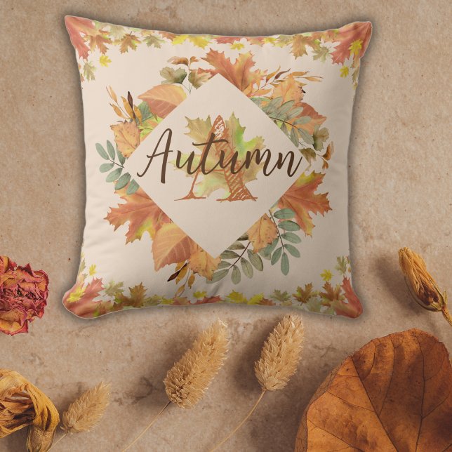 Höst löv: Maple Löv och Monogram Kudde (Autumn Leaves: Maple Leaves and Monogram Throw Pillow Front)