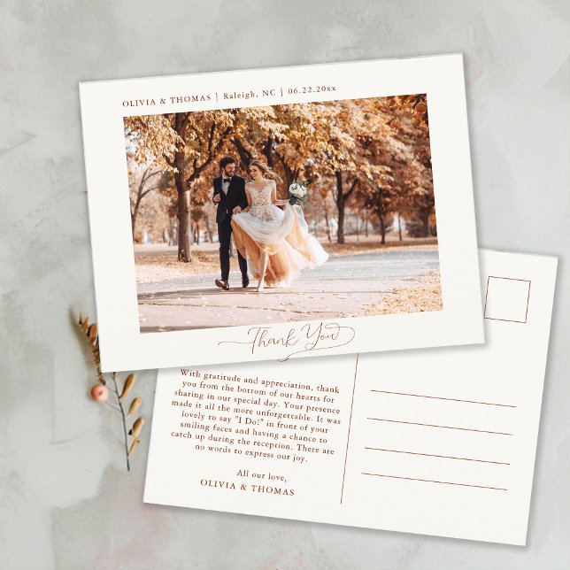 Höst löv Terracotta Bröllop Photo Tack Vykort (Autumn Leaves Fall Wedding Photo Thank You Postcard terracotta romantic calligraphy simple modern)
