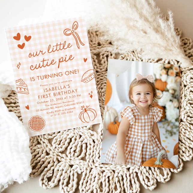 Höst Söt Handritad Vår Lilla Söta Födelsedag Inbjudningar (Fall Cute Hand Drawn Our Little Cutie Pie Birthday Invitation)