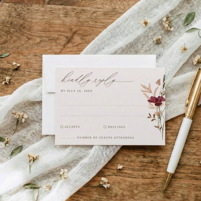 Höst Vattenfärg Vildblomma Elegant Bröllop OSA Kort (Fall wedding RSVP card with burgundy watercolor wildflowers, botanicals and calligraphy)