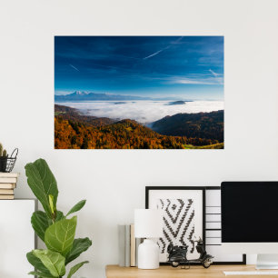 Höstberg och dimma i dalen poster