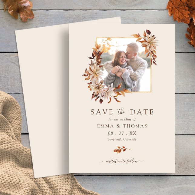 Höstblomma Guldram Bröllopsfoto Spara Datum Datumet (Elegant Fall Floral Gold Frame Wedding Photo Save the Date by Painted Paperie
)