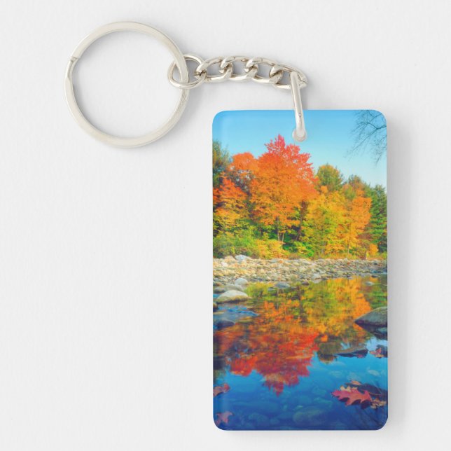 Höstdetaljer reflekterade i en å i Vermont (Framsidan)