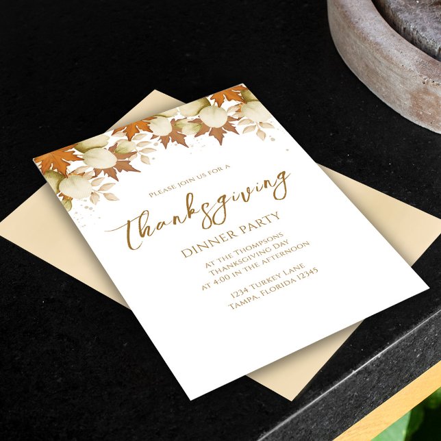 Hösten Fall Foliage Elegant Greenery Thanksgiving Inbjudningar (Thanksgiving dinner invitation with fall Autumn greenery leaves and foliage. )