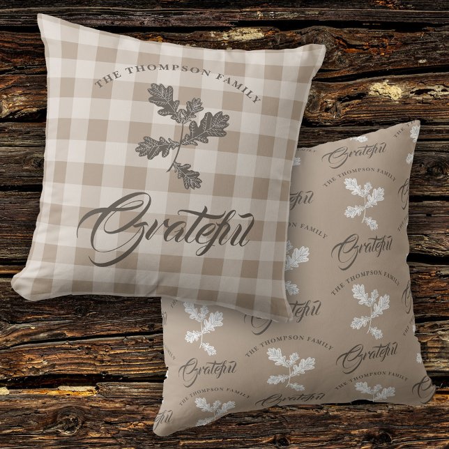 Hösten Fall Gratitude Family Namn Taupe Play Kudde (Autumn Fall Gratitude Family Name Taupe Plaid )