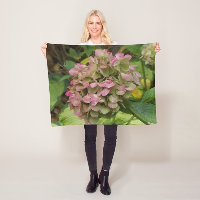 Hösten Hydrangea Bloom med Golden Hosta Löv Fleecefilt (På plats)