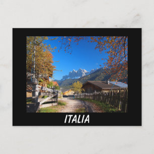 Hösten i Dolomiterna i Italien svart vykort