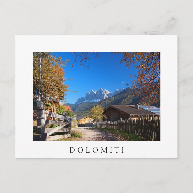 Hösten i en by i Dolomites i Italien Vykort (Framsida)
