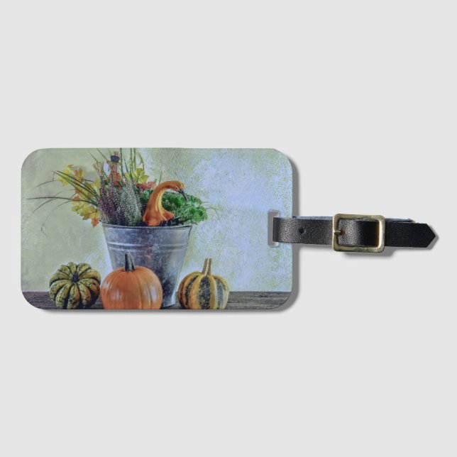 Hösten lever fortfarande med pumpor, blommor bagagebricka (Framsida horisontal)