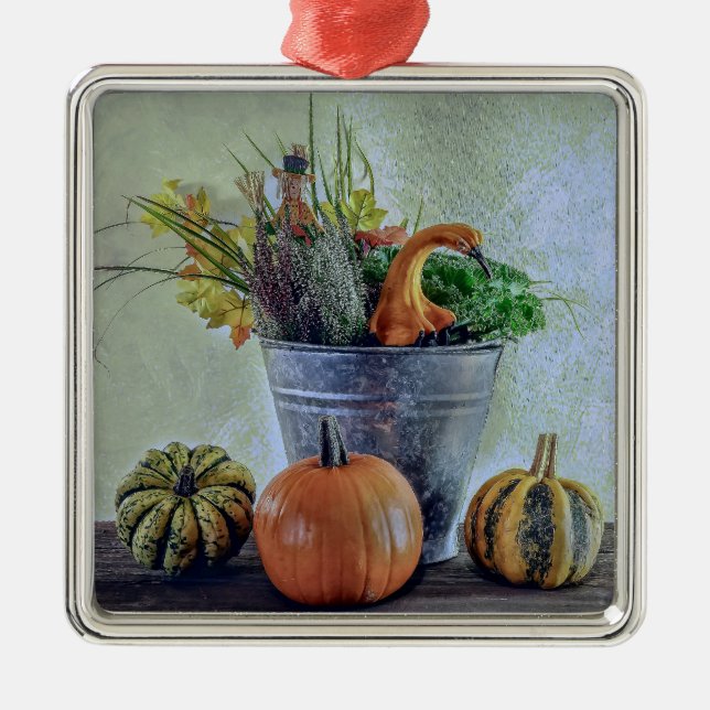 Hösten lever fortfarande med pumpor, blommor julgransprydnad metall (Framsidan)