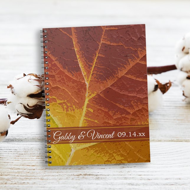 Hösten Löv Bröllop Anteckningsbok Med Spiral (The Shades of Autumn Leaf Notebook can be an advice book or guest book for your Fall wedding.)