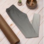 Hösten Trend Färg Silver Grått  Ombre Leggings<br><div class="desc">Snyggt Grått subtle ombre-legeringar från hösten och vintern 2023/24 trend färg-samlingen erbjuder tidlös charm. Dessa Ombre Grått Leggings har en övertoning som tonar från mörk överst till ljusare/ljusare färg vid ben. Detta grått är en blek och en muterad nyans av gråböna. Det är en neutralt och ett mjukt färg som...</div>