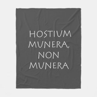 Hostium munera non munera fleecefilt