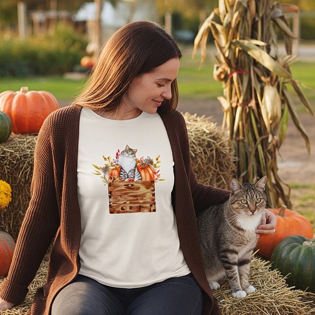Höstkatt och pumpor i låda  t shirt (Skapare uppladdad)