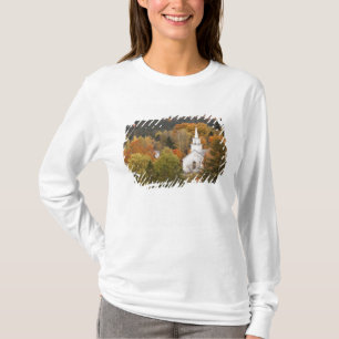 Höstlandskap med kyrka, Vermont, USA T Shirt