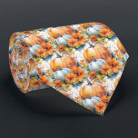 Höstpumpa med blommor och Foliage Mönster Slips<br><div class="desc">En slips med en falltemabild. Orange och vita pumpor omgivna av höst löv blommor och orangar.</div>