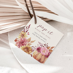 Höstpumpa och blomsterbabyskor gåvor etiketter