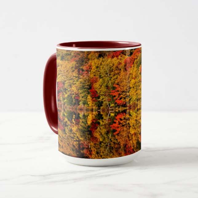 Höstreflektion över Russell Pond | New Hampshire Mugg (Framsida vänster)