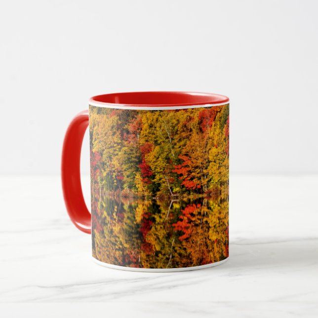Höstreflektion över Russell Pond | New Hampshire Mugg (Framsida vänster)