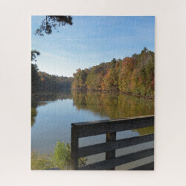 Höstreflexioner om Sjö vid Rustic Wooden Bridge Pussel